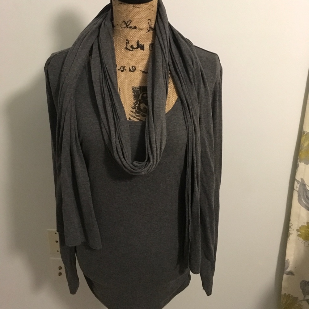 Long sleeve tee shirt with detachable scarf